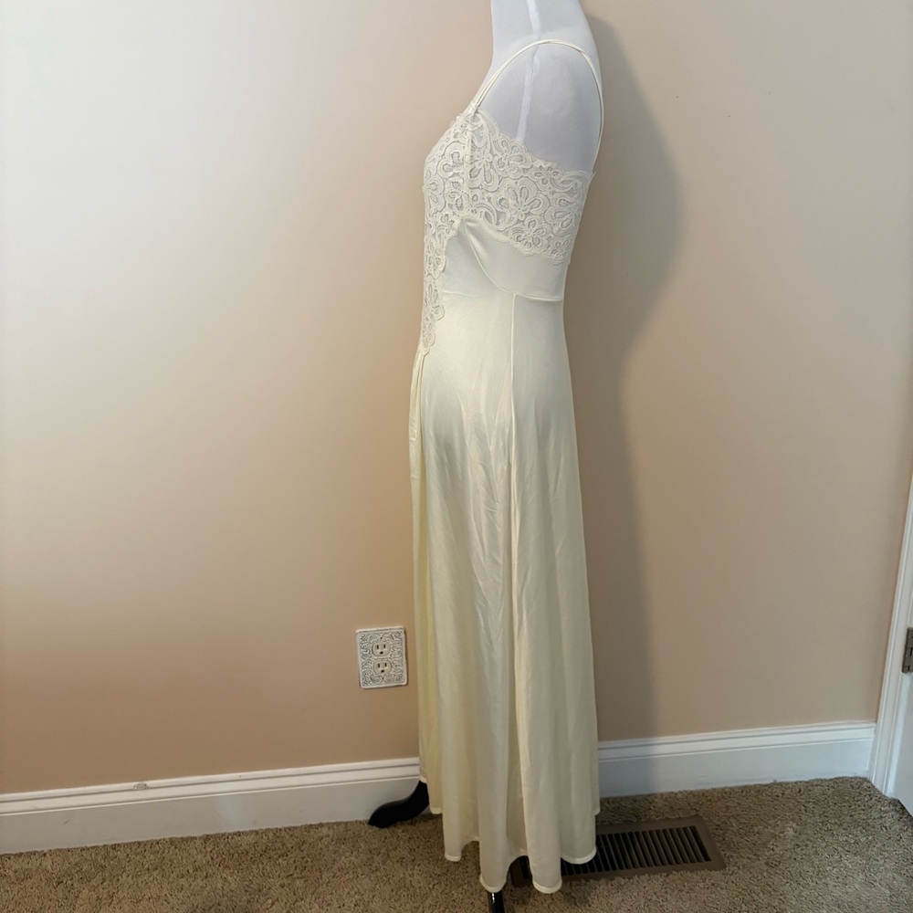 Vintage bridal lace lingerie gown - Picture 7 of 7